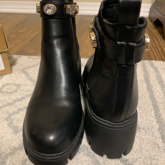 Madden girl Honeyy - Picture 1 of 3